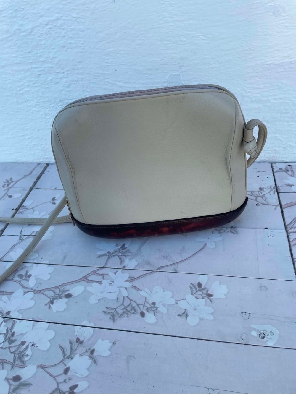 Cream Crossbody Bag with Tortoiseshell Base